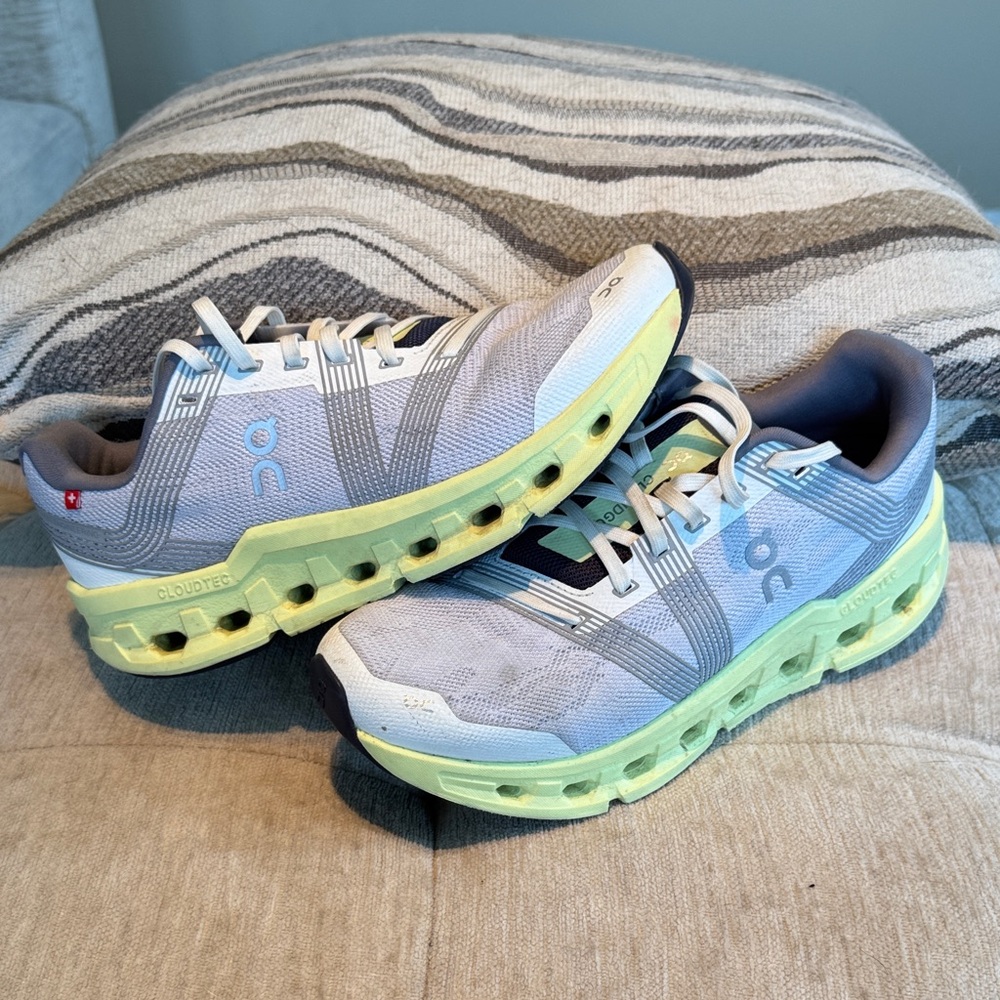 On Running Cloudstratus in Light Gray and Lime